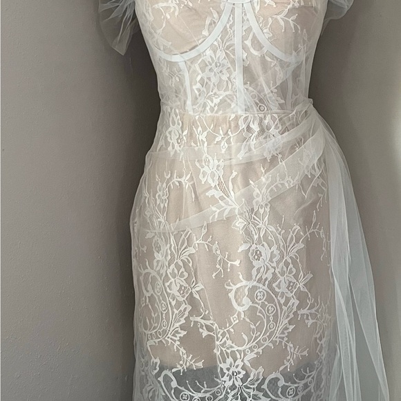 Tule and lace dress 👗 - Picture 2 of 9